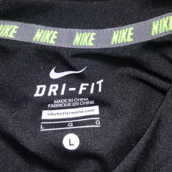 Nike Dri Fit-γ SOLD AT YARD SALEγ - Picture 2 of 6